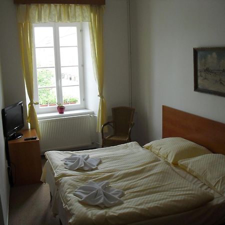 Hostinné Mestsky Hotel Dorinka מראה חיצוני תמונה