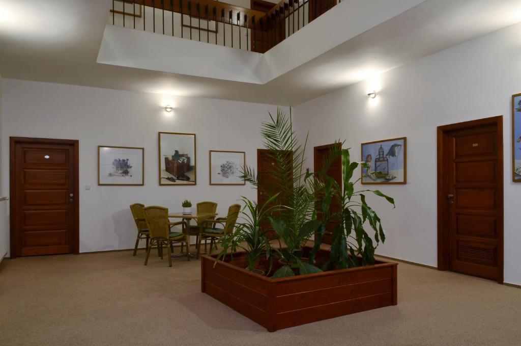 Hostinné Mestsky Hotel Dorinka מראה חיצוני תמונה