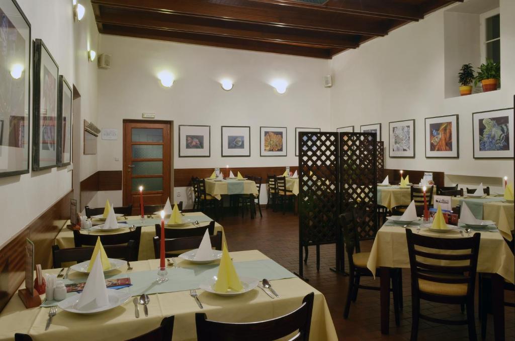 Hostinné Mestsky Hotel Dorinka מראה חיצוני תמונה