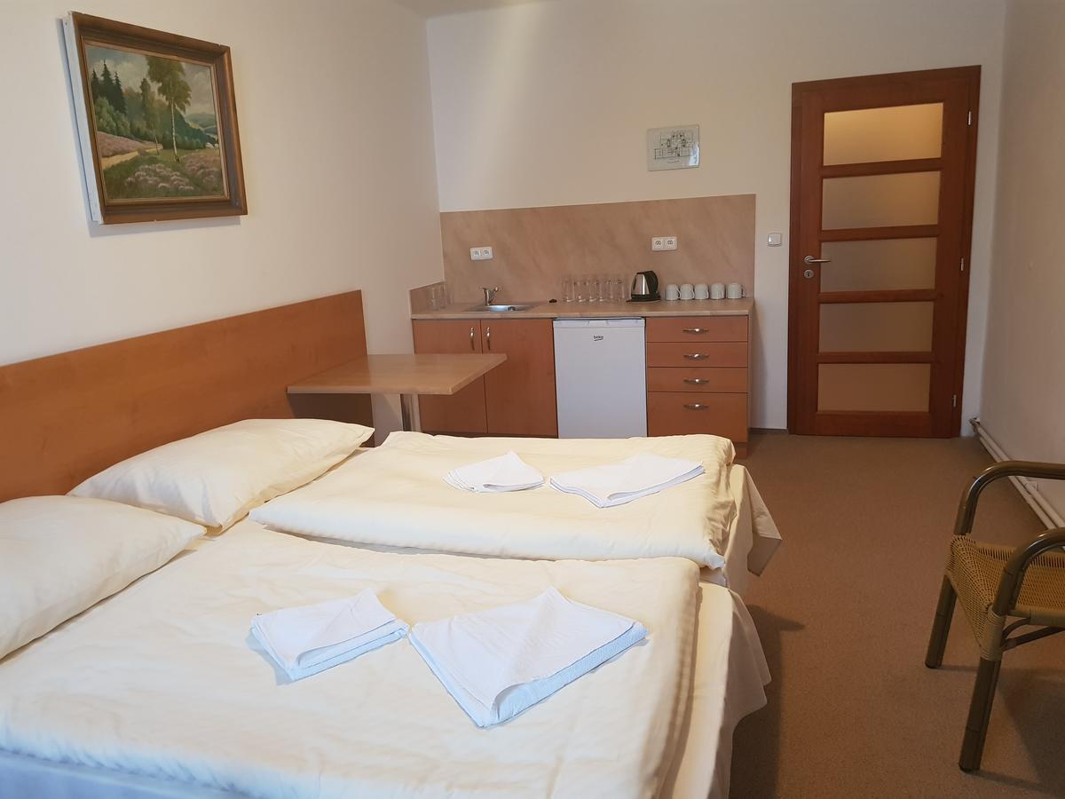 Hostinné Mestsky Hotel Dorinka מראה חיצוני תמונה