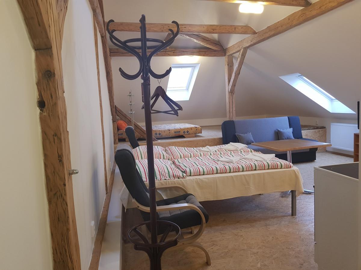 Hostinné Mestsky Hotel Dorinka מראה חיצוני תמונה