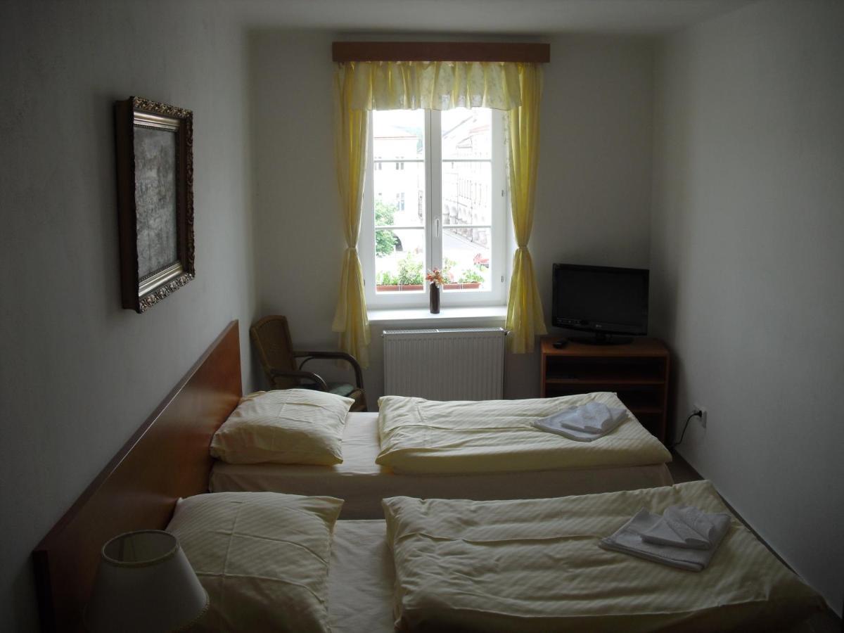 Hostinné Mestsky Hotel Dorinka מראה חיצוני תמונה