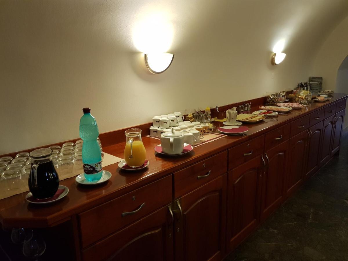 Hostinné Mestsky Hotel Dorinka מראה חיצוני תמונה