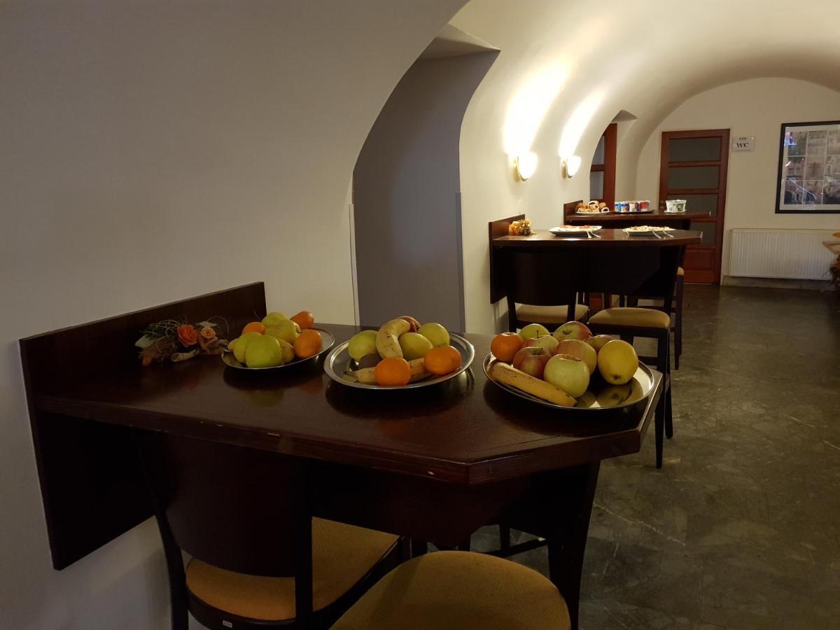 Hostinné Mestsky Hotel Dorinka מראה חיצוני תמונה